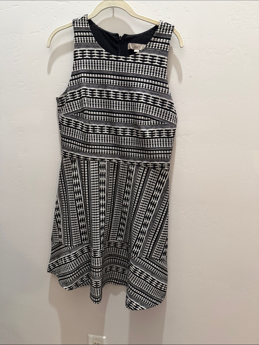 LOFT Black & White Sleeveless Patterned Fit-and-Flare Dress
